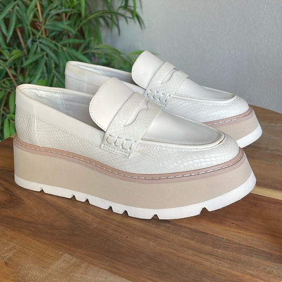 Dolce Vita Shoes - Dolce Vita Loafers Women’s 6.5 Ivory Platform Snakeskin Textured Slip-Ons Tiekos